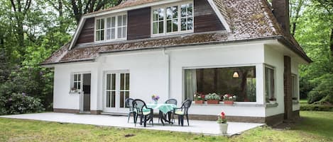 Außenseite Ferienhaus [Sommer]