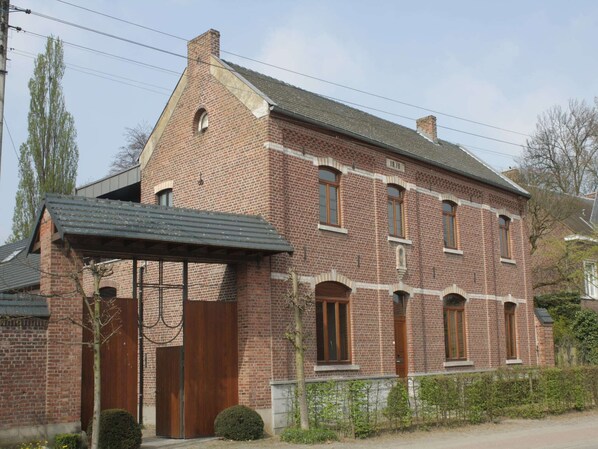 Außenseite Ferienhaus [Sommer]