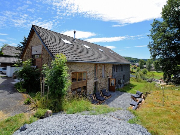 Stugans exteriör [sommar]
