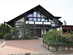 Außenseite Ferienhaus [Sommer]