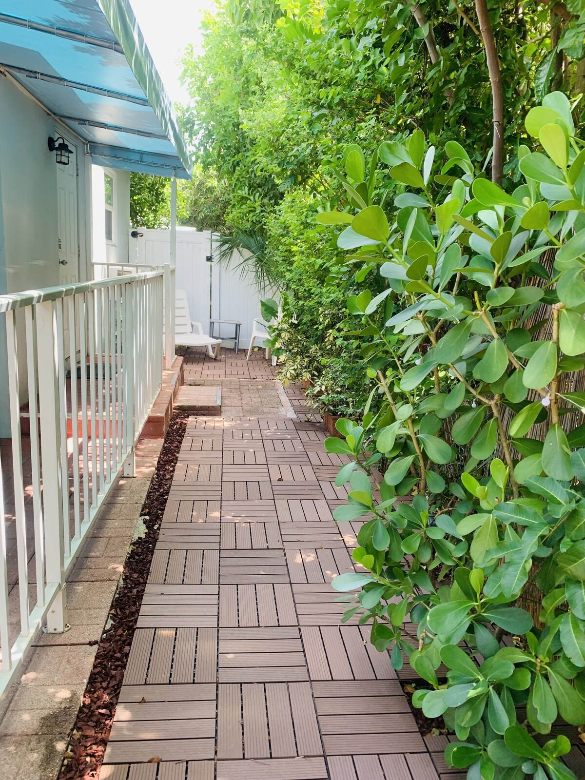 Private Studio — Private Entry — Newly Renovated – fits 3 people