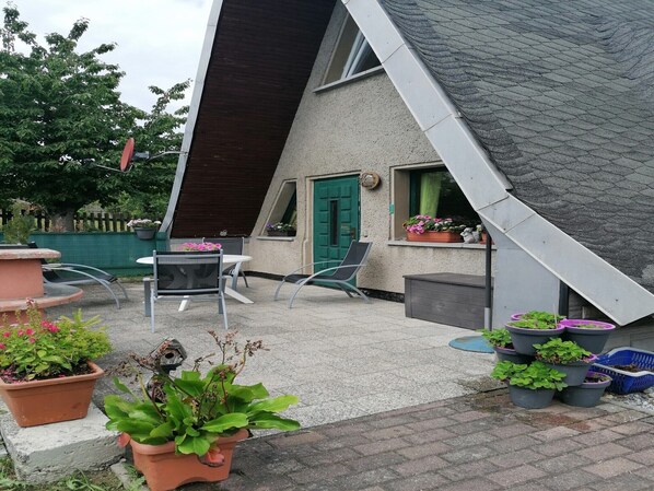Außenseite Ferienhaus [Sommer]
