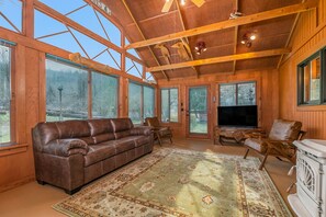 Unique Living / Sun Room