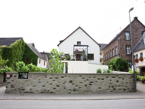 Außenseite Ferienhaus [Sommer]