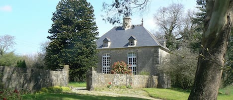 Außenseite Ferienhaus [Sommer]