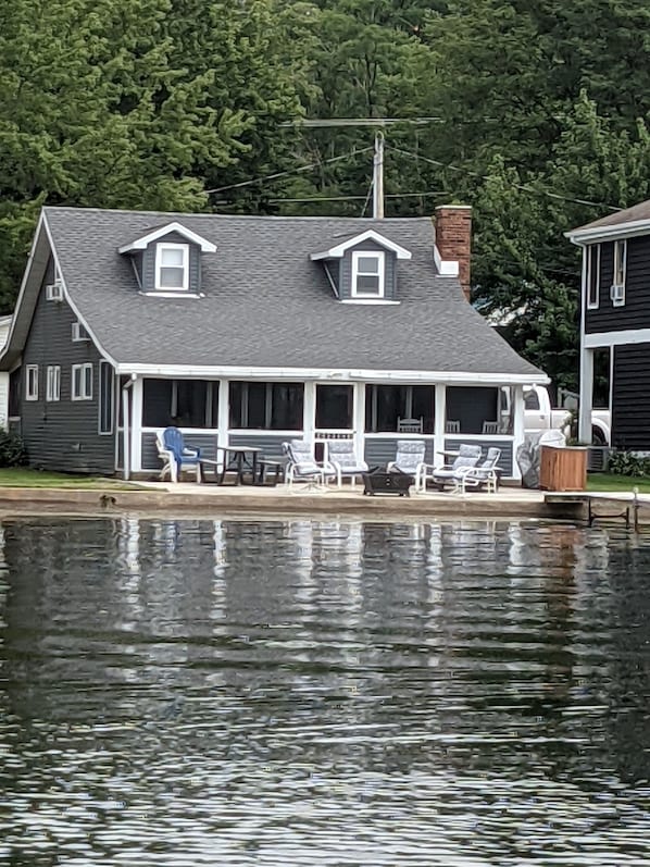 Dock Holiday Lake Cottage
