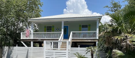 Palm View Beach House is one block from the Gulf with water view