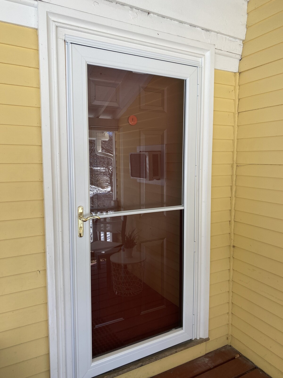 Studio Close to Downtown  w/ Trail Access