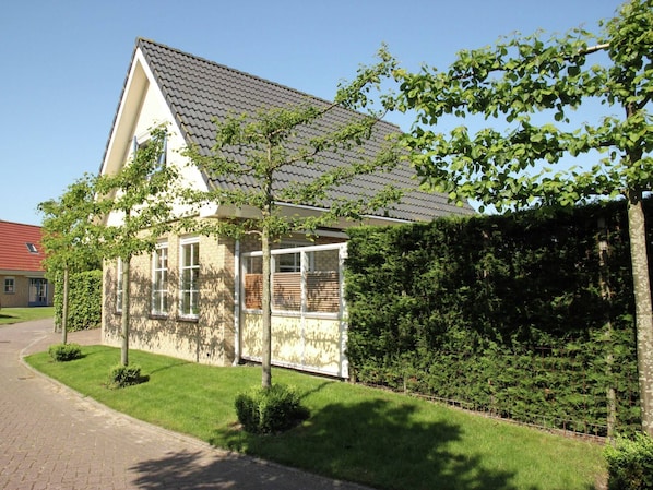 Außenseite Ferienhaus [Sommer]