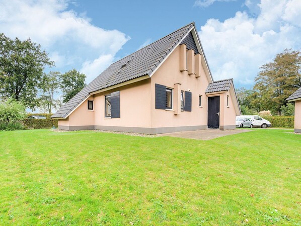 Außenseite Ferienhaus [Sommer]