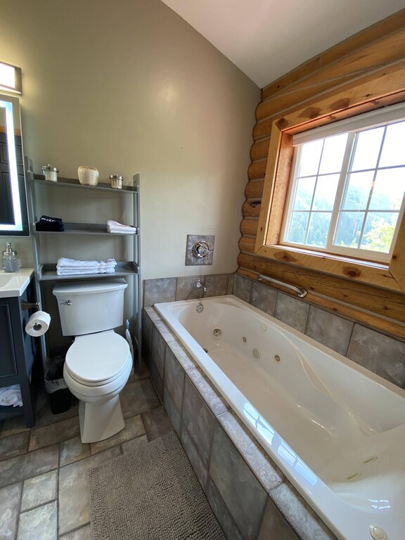Master Bathroom with jetted tub