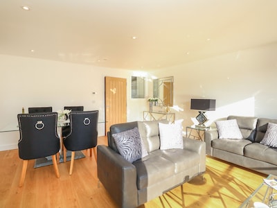 Harbourside Haven Apartment 2, WEYMOUTH