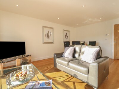 Harbourside Haven Apartment 2, WEYMOUTH