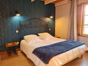 Chambre n°1 équipée d'un lit 160X200 (RDC)
