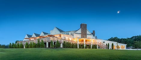 shenandoah crossing lodge view dusk 