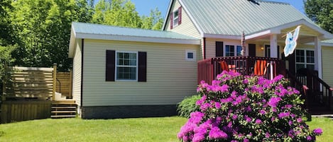 Front entrance to The Highland Sunrise Suite with private hot tub on side deck:)