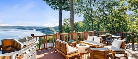 Welcome to the Bird's Eye Retreat! Enjoy insane panoramic views of Beaver Lake from the comfort of our huge, fully-furnished deck.