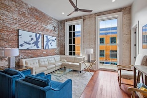 3 bed Apt on Frenchmen