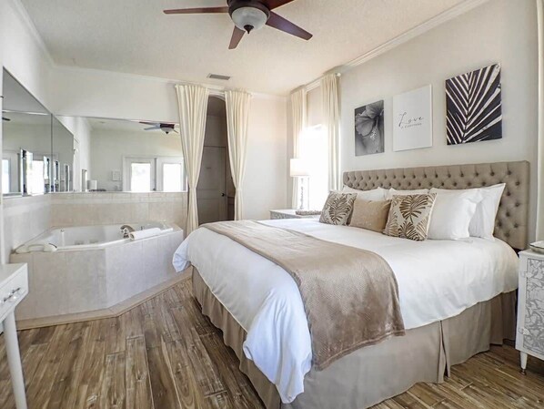 Treat yourself and your loved one to a romantic getaway in beautiful St. Augustine.