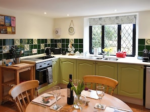 Kitchen/diner | Barn Court Cottage, Washfield, near Tiverton