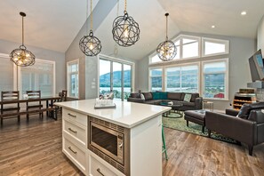 Large, spacious living, dining, and kitchen areas offering spectacular views of the lake.Large and spacious living and dining and kitchen with spectacular views overlooking the lake