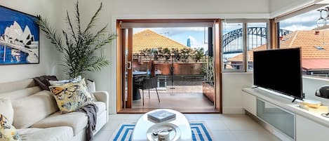 Heatherbrae II - I - Chic 2 Bed Apartment, Stunning Harbour Bridge Views. Artwork done by Mark Hangham, Sydney, gallery and curated by Margaux De Manning. Photography by Lovespace Photography, Sydney, Australia.