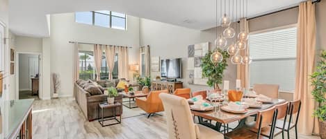 Common area (dinning area, living room and kitchen).