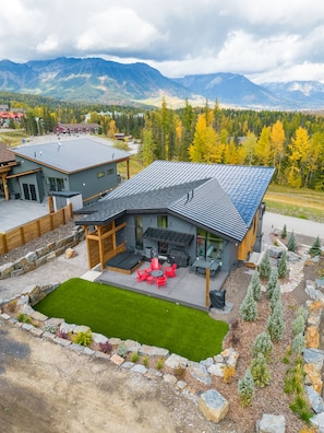 A mountain retreat with lush landscaping and a serene deck with striking views
