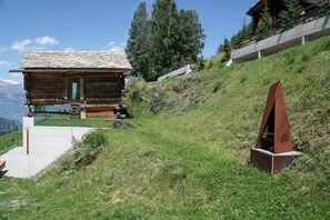 Chalet + Grill (Corten-Stahl)