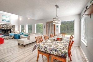 Interior | Open Floor Plan | Free WiFi