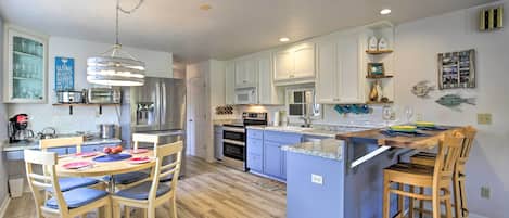 Lincoln City Vacation Rental | 5BR | 3BA | 2,189 Sq Ft | 1 Step to Enter
