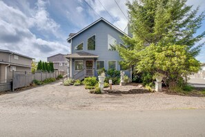House Exterior | Driveway Parking (5 Vehicles)