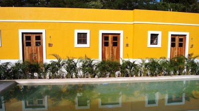 Hermosa habitación con 1 cama king size y 1 matrimonial en el centro de Mérida.