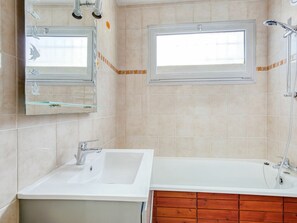 Zapfhahn, Armatur, Eigentum, Badewanne, Produkt, Fenster, Badezimmer, Gebäude, Sinken