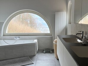 Sol, Luminaire Plomberie, Design Intérieur, Sol, Robinet, Baignoire, Salle De Bains, Plomberie, Évier, Domicile