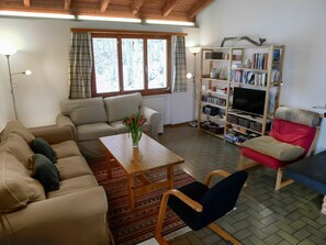 Table, Meubles, Cadre, Canapé, Propriété, Plante, Plante D'Appartement, Salon, Bibliothèque, Maison