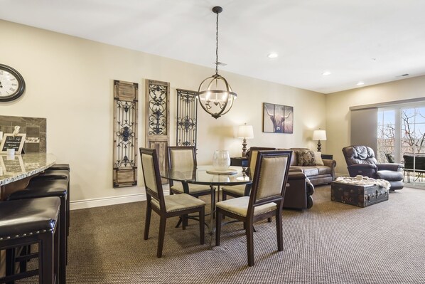 Large Family Room | Smart TV | So Much Room For The Whole Family! 