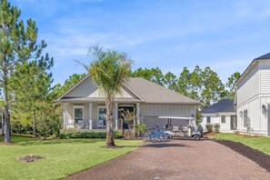 Beautiful Home tucked in the back of the neighborhood!