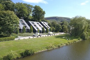 Stugans exteriör [sommar]