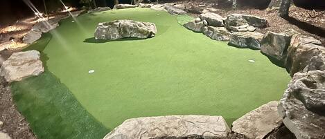 NEW 5-hole Putting Green