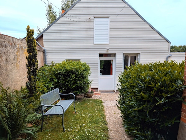 Entrée vue cour