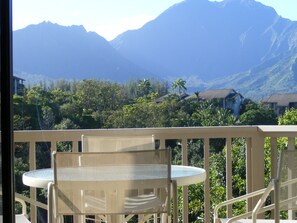 Beaches at your doorstep, Breathtaking Hawaiian Villa at Hanalei Bay