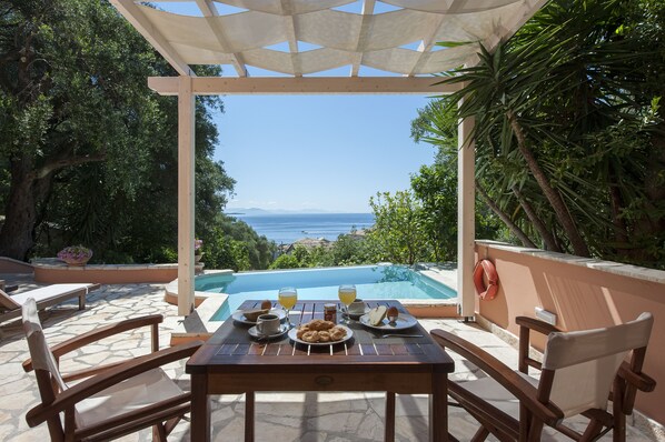 The cottage terrace sea view