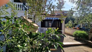 Terrace in front of the apartment

