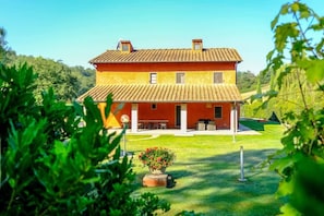 Charming Tuscany farmhouse