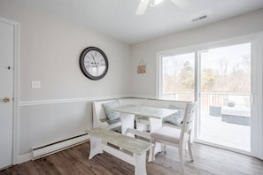 Cute breakfast nook to eat with your family