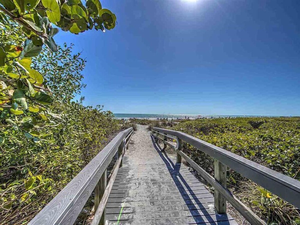 Stunning Luxury villa “Sandpiper” across the street from the beach!