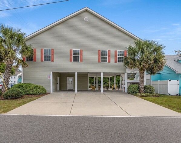 Welcome to A McAllister House located only 1 block from the beach!