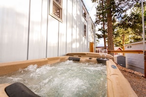 Bain à remous extérieur