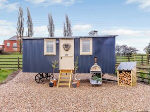 Delightful shepherds hut | The Lambing Shed, South Hiendley, near Hemsworth